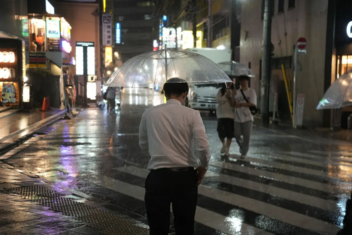 The Complete Beginner's Guide to Clear Umbrellas: Why and When to Use Them